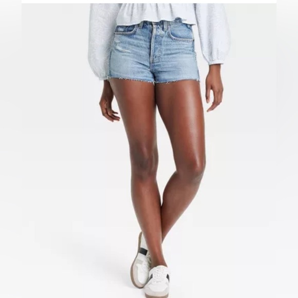 NWT Women's High-Rise Cutoff Mini Jean Shorts - Universal Thread™ Light Wash, 6 - Picture 2 of 13